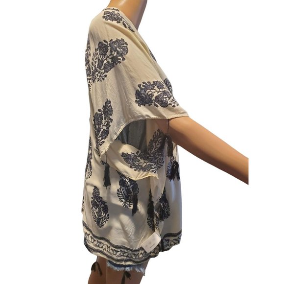 Laetitia Vintage Pattern Oversized Hanky Hem Kimono/Cardigan with tassels OS - Picture 2 of 10